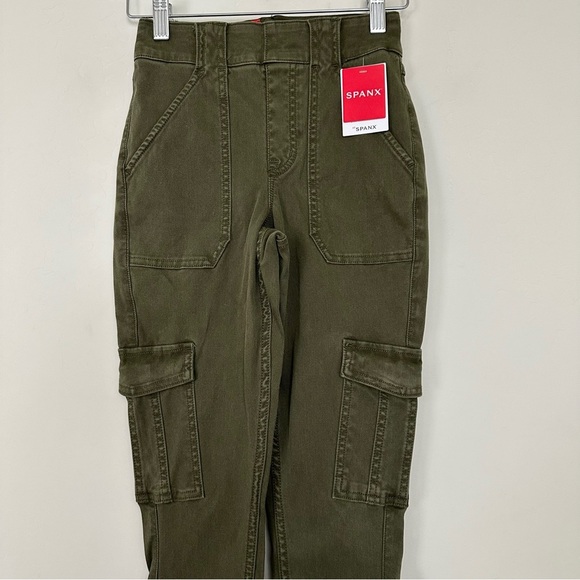 Spanx - Stretch Twill Ankle Cargo Pant Darkened Olive - Picture 7 of 15